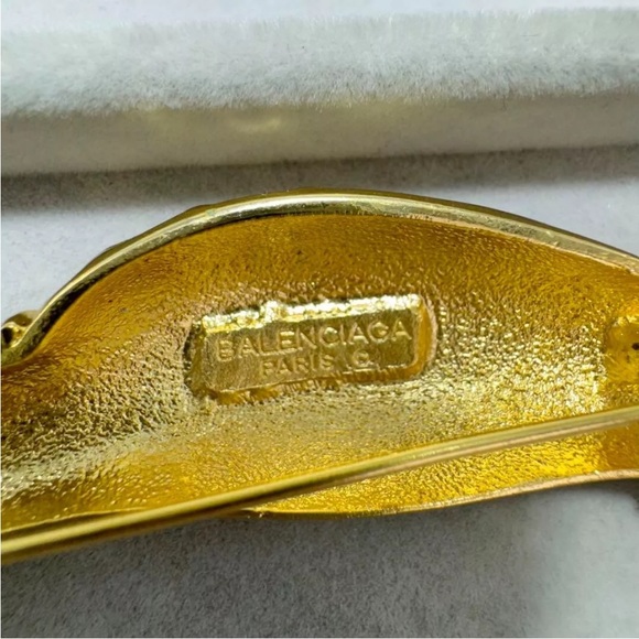 Balenciaga Vintage Gold Bird Brooch - Picture 8 of 10